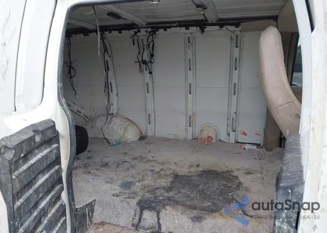 2017 Chevrolet Express 2500 Work Van z USA, uszkodzony, nr VIN 1GCWGAFF6H1129311